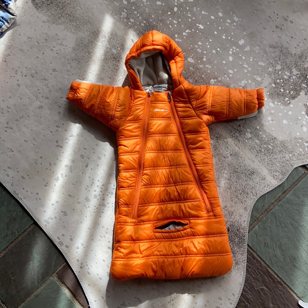 Eddie Bauer infant carseat snowsuit. Cozy and warm size 6-9 months.